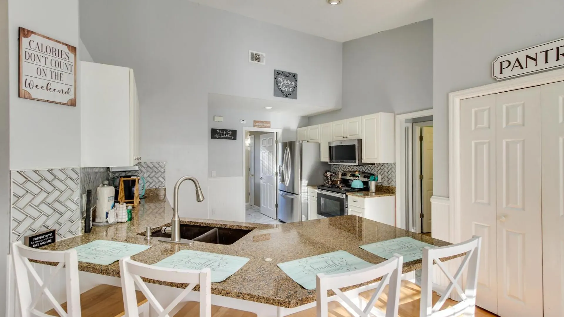 Pet-Friendly Savannah Gem - 12 Mi To Tybee Island! United States